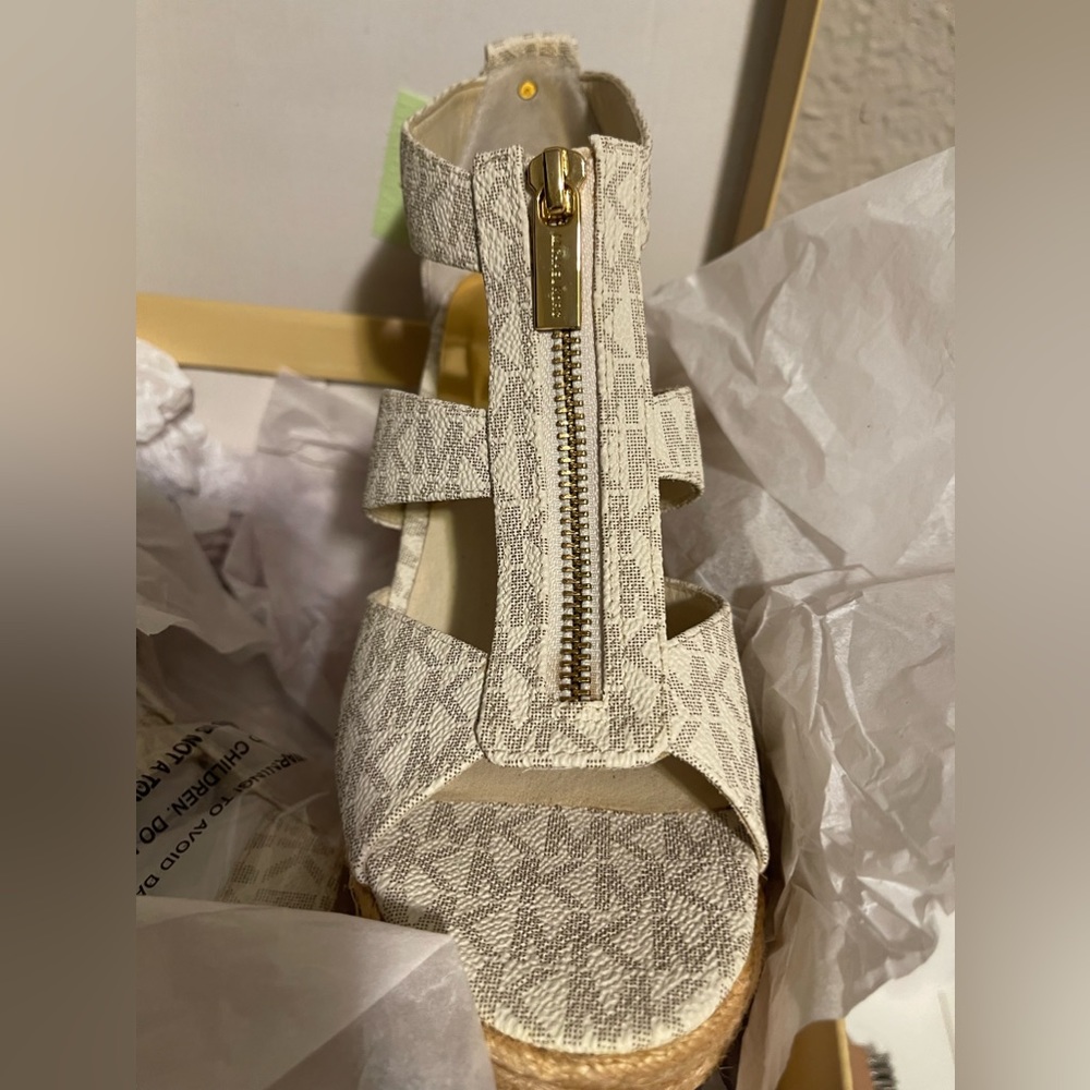MK wedge